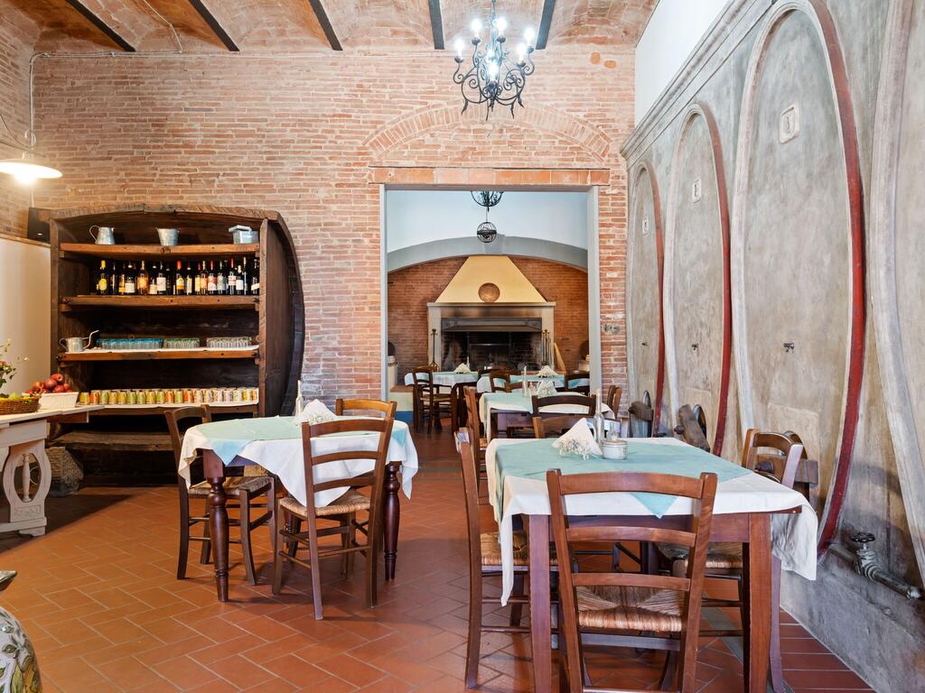 Sala delle colazioni in agriturismo Toscana